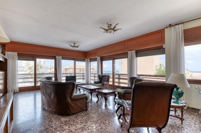 Chalet de 5 habitaciones en La Manga del Mar Menor en venta - 700.000 € (Ref: 9403996)