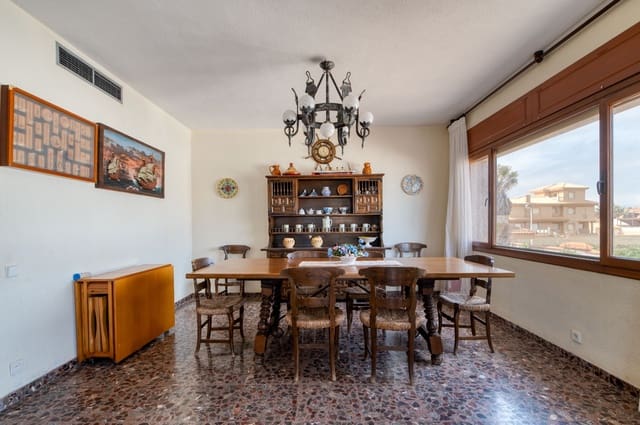 Chalet de 5 habitaciones en La Manga del Mar Menor en venta - 700.000 € (Ref: 9403996)