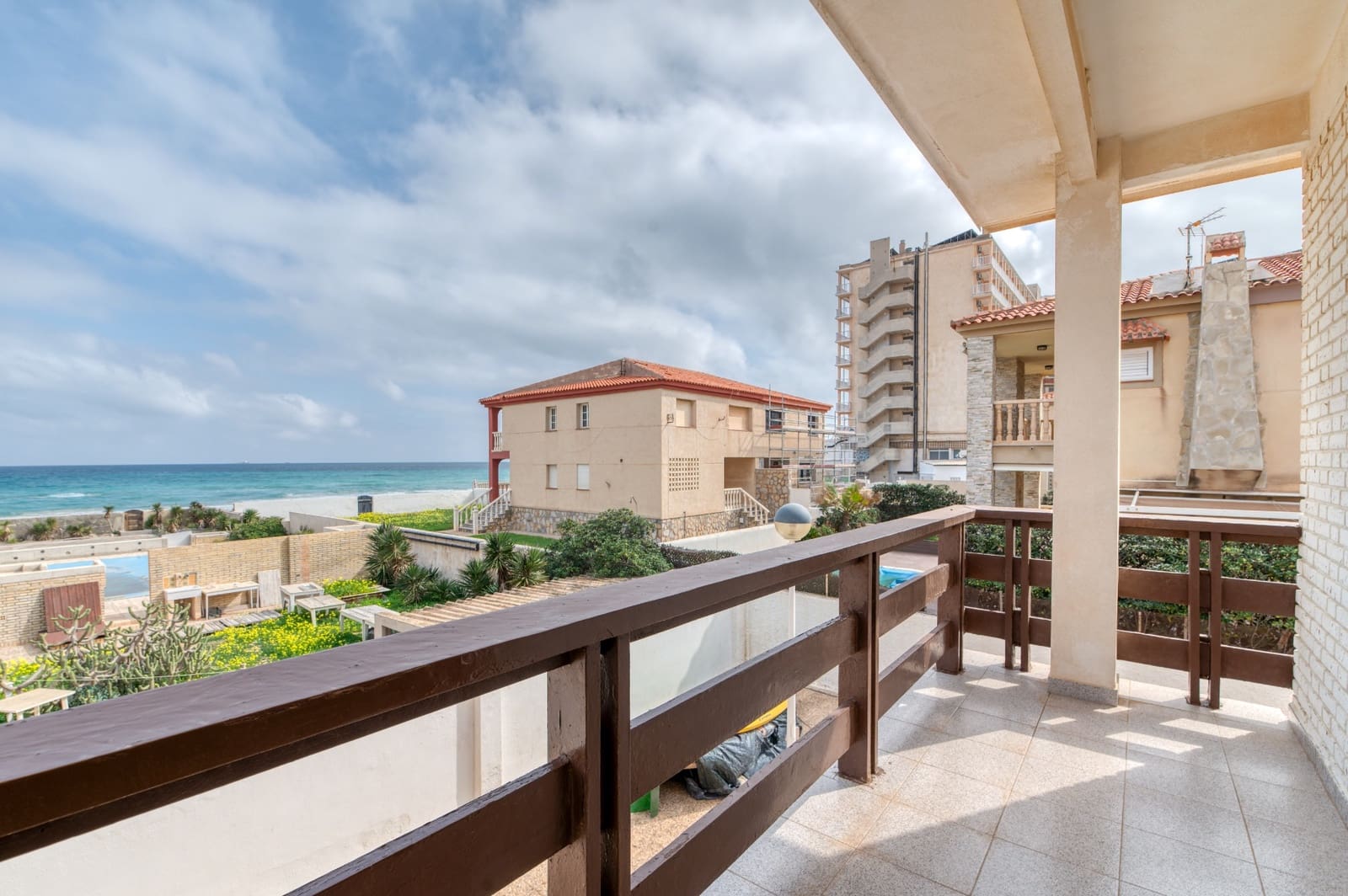 Chalet de 5 habitaciones en La Manga del Mar Menor en venta - 700.000 € (Ref: 9403996)