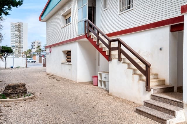 Chalet de 5 habitaciones en La Manga del Mar Menor en venta - 700.000 € (Ref: 9403996)