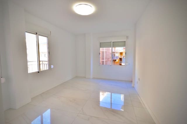 Apartamento de 3 habitaciones en Avenida Habaneras - Curva de Palangre, Torrevieja en venta - 250.000 € (Ref: 9404012)