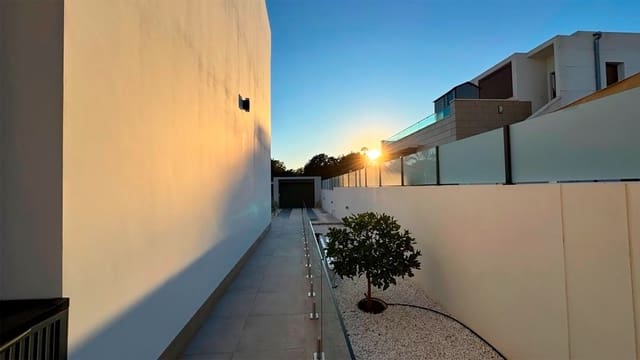 4 slaapkamer Villa te koop in Rojales met zwembad - € 975.000 (Ref: 9404020)