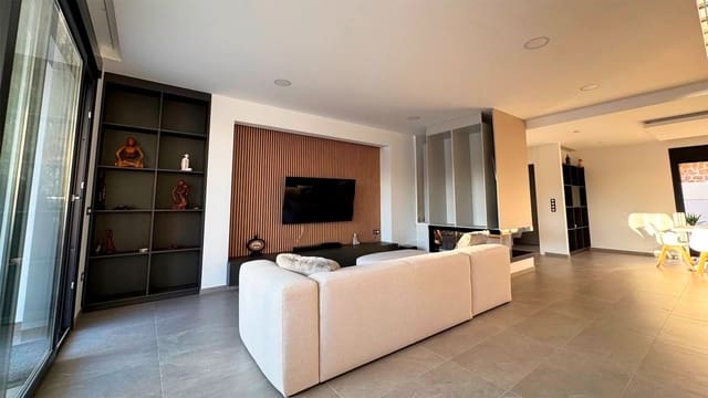 4 slaapkamer Villa te koop in Rojales met zwembad - € 975.000 (Ref: 9404020)