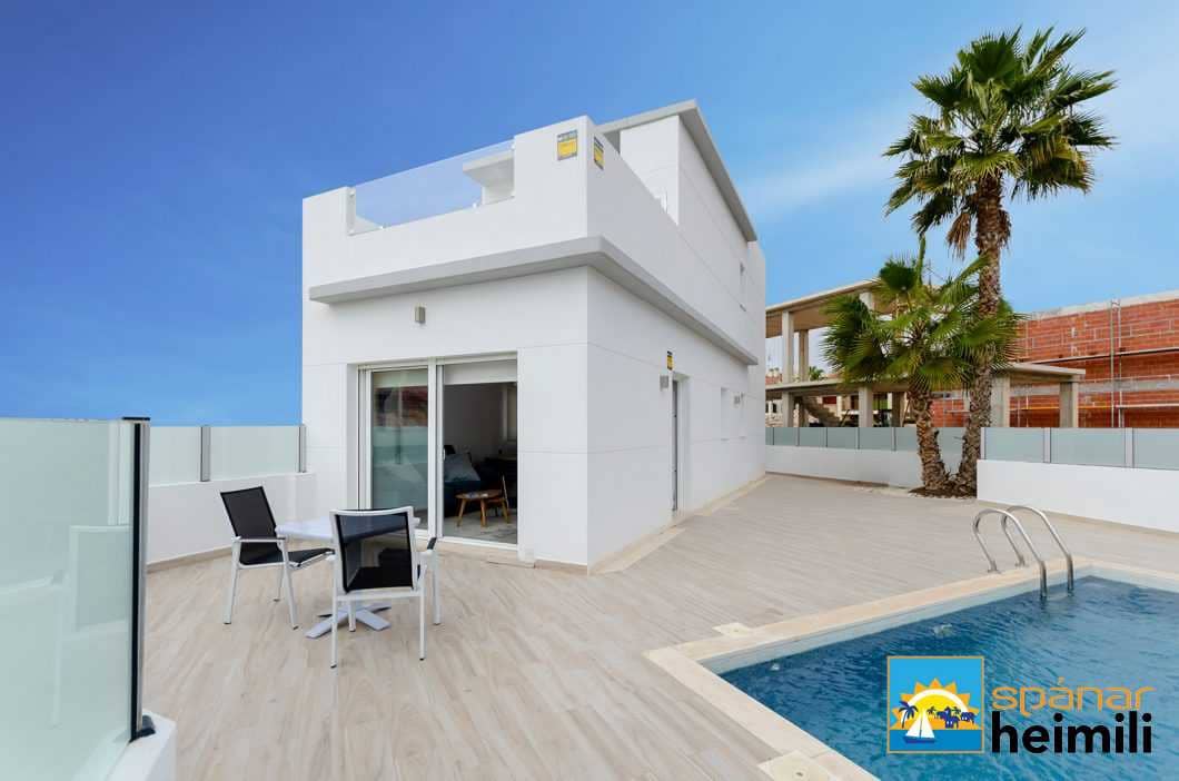 3 bedroom Villa for sale in Torrevieja with pool - € 385,000 (Ref: 9404035)