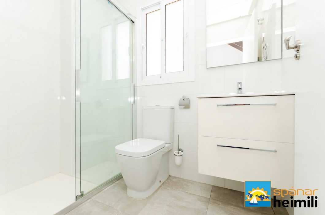 3 bedroom Villa for sale in Torrevieja with pool - € 385,000 (Ref: 9404035)