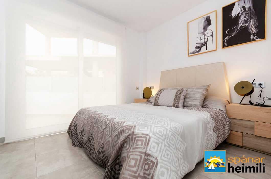 3 bedroom Villa for sale in Torrevieja with pool - € 385,000 (Ref: 9404035)