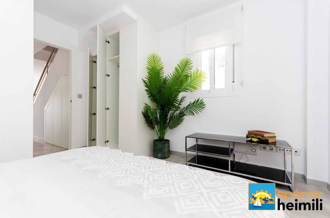 3 bedroom Villa for sale in Torrevieja with pool - € 385,000 (Ref: 9404035)