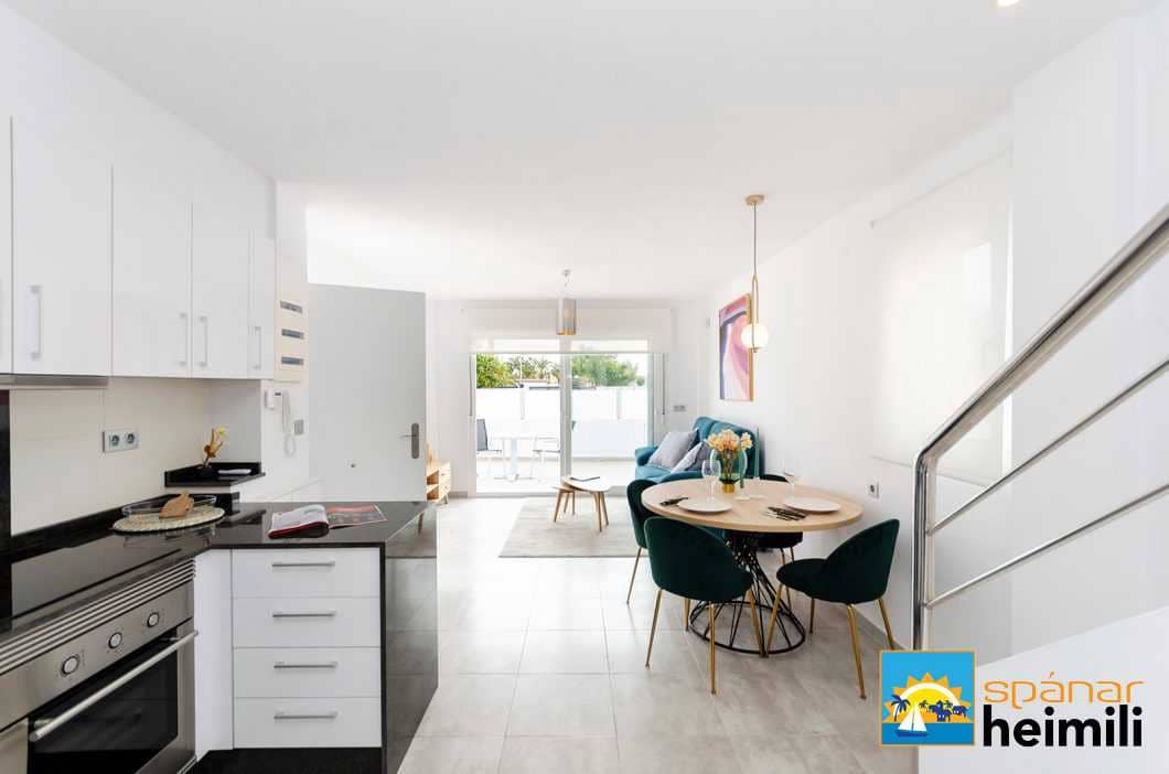 3 bedroom Villa for sale in Torrevieja with pool - € 385,000 (Ref: 9404035)