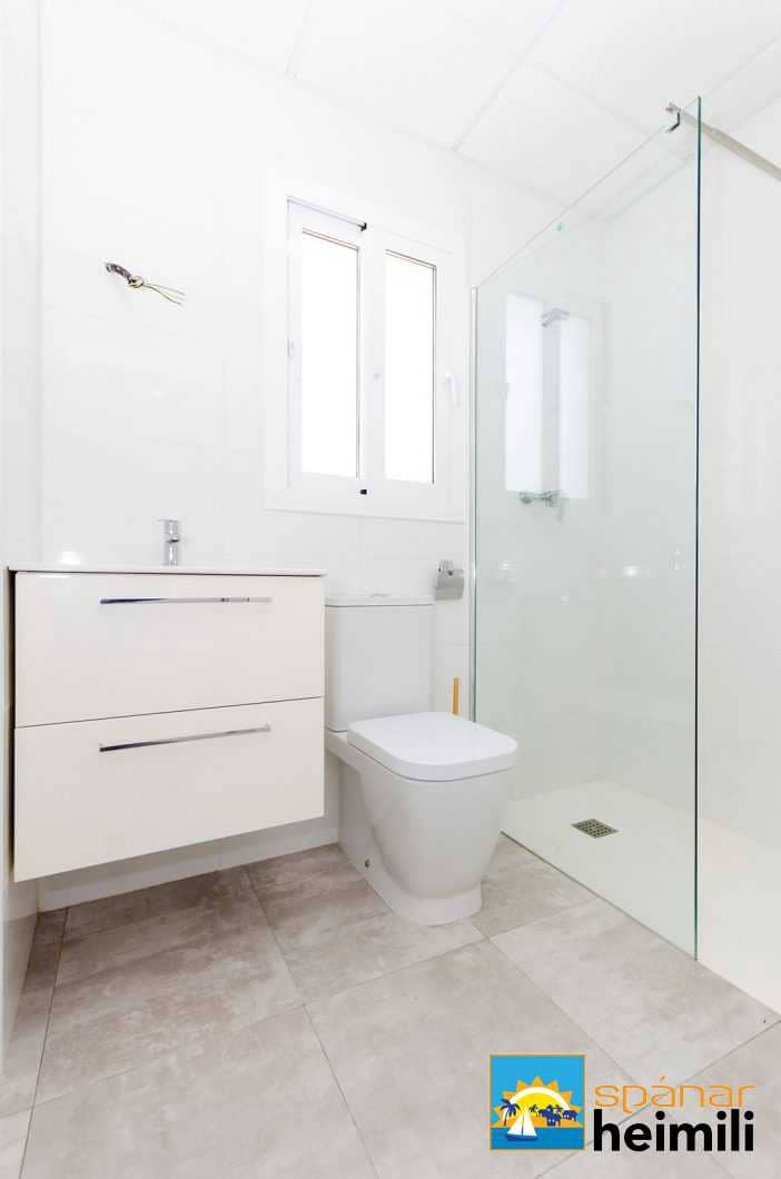 3 bedroom Villa for sale in Torrevieja with pool - € 385,000 (Ref: 9404035)