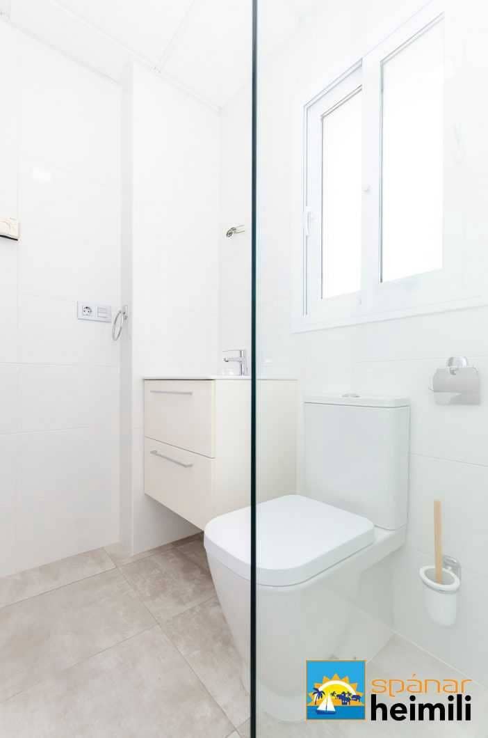 3 bedroom Villa for sale in Torrevieja with pool - € 385,000 (Ref: 9404035)