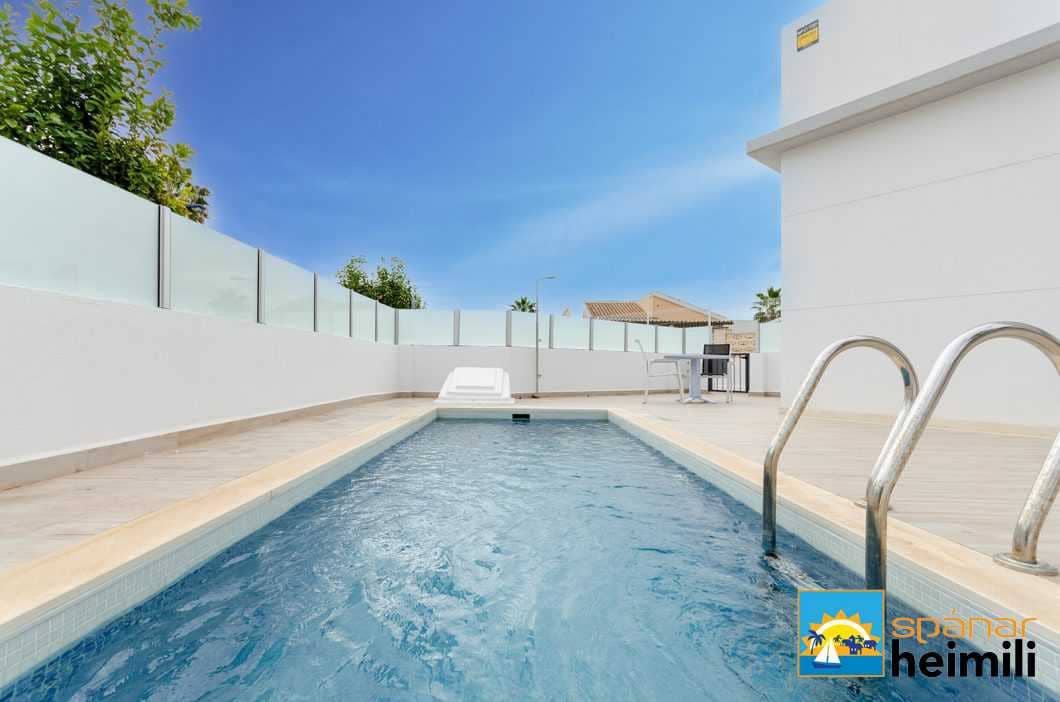 3 bedroom Villa for sale in Torrevieja with pool - € 385,000 (Ref: 9404035)