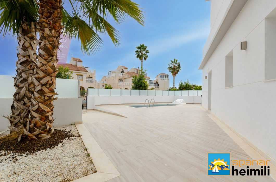3 bedroom Villa for sale in Torrevieja with pool - € 385,000 (Ref: 9404035)