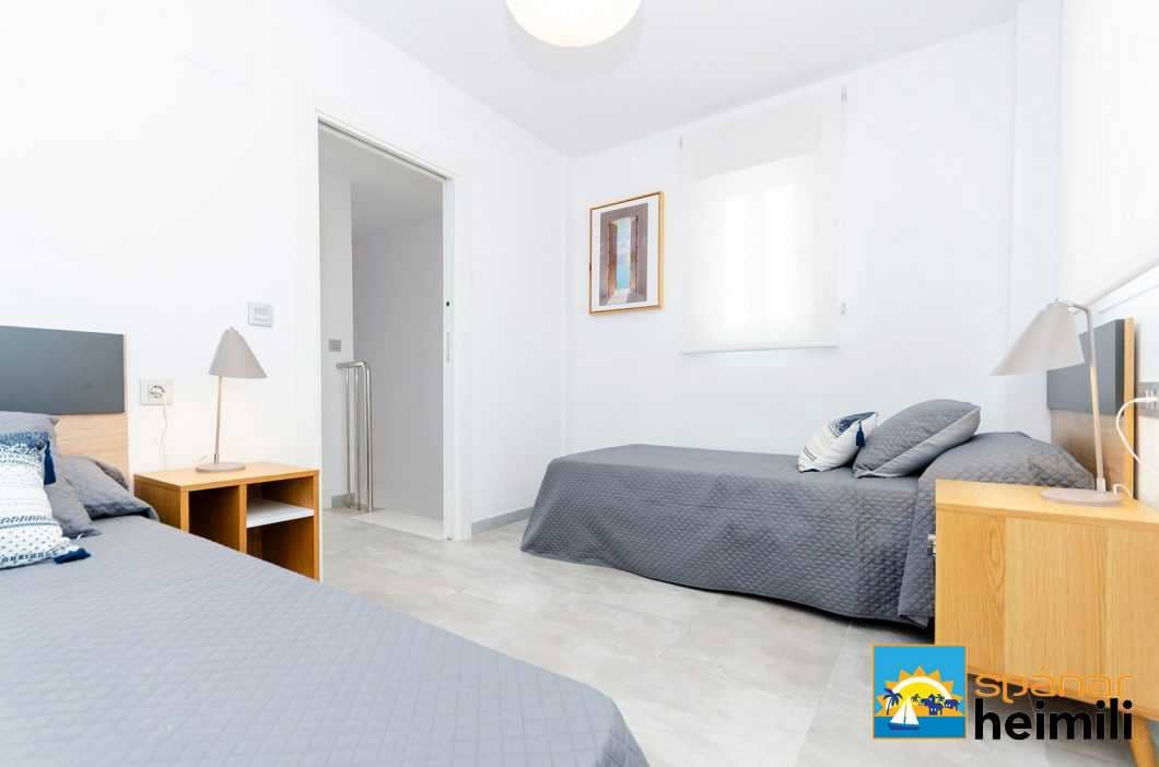 3 bedroom Villa for sale in Torrevieja with pool - € 385,000 (Ref: 9404035)