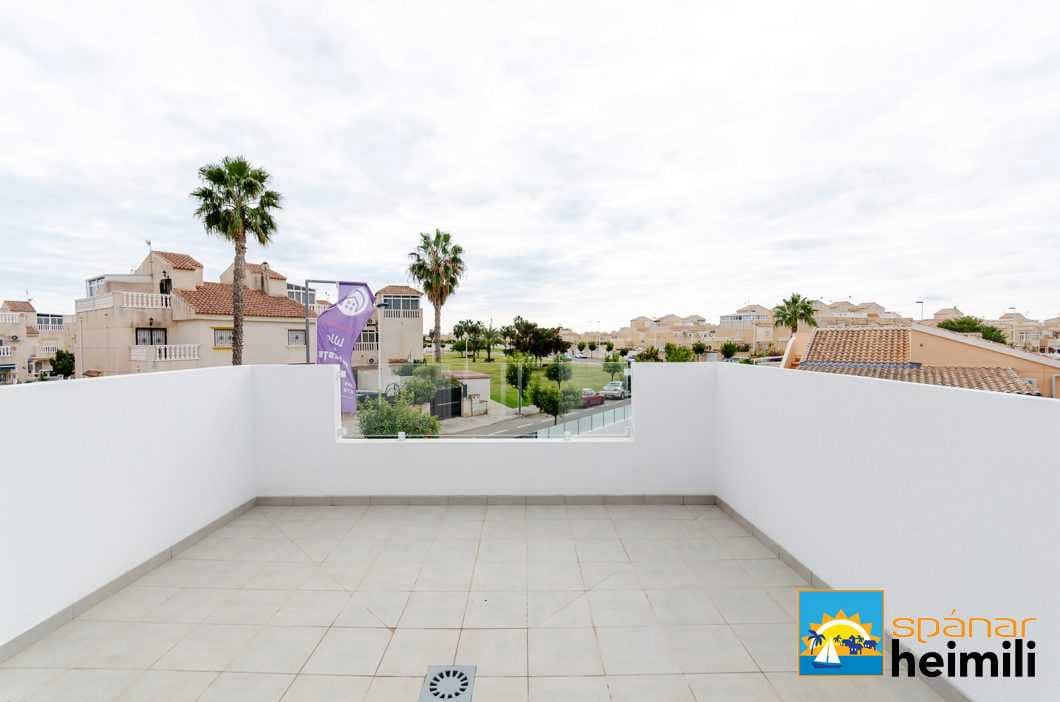 3 bedroom Villa for sale in Torrevieja with pool - € 385,000 (Ref: 9404035)