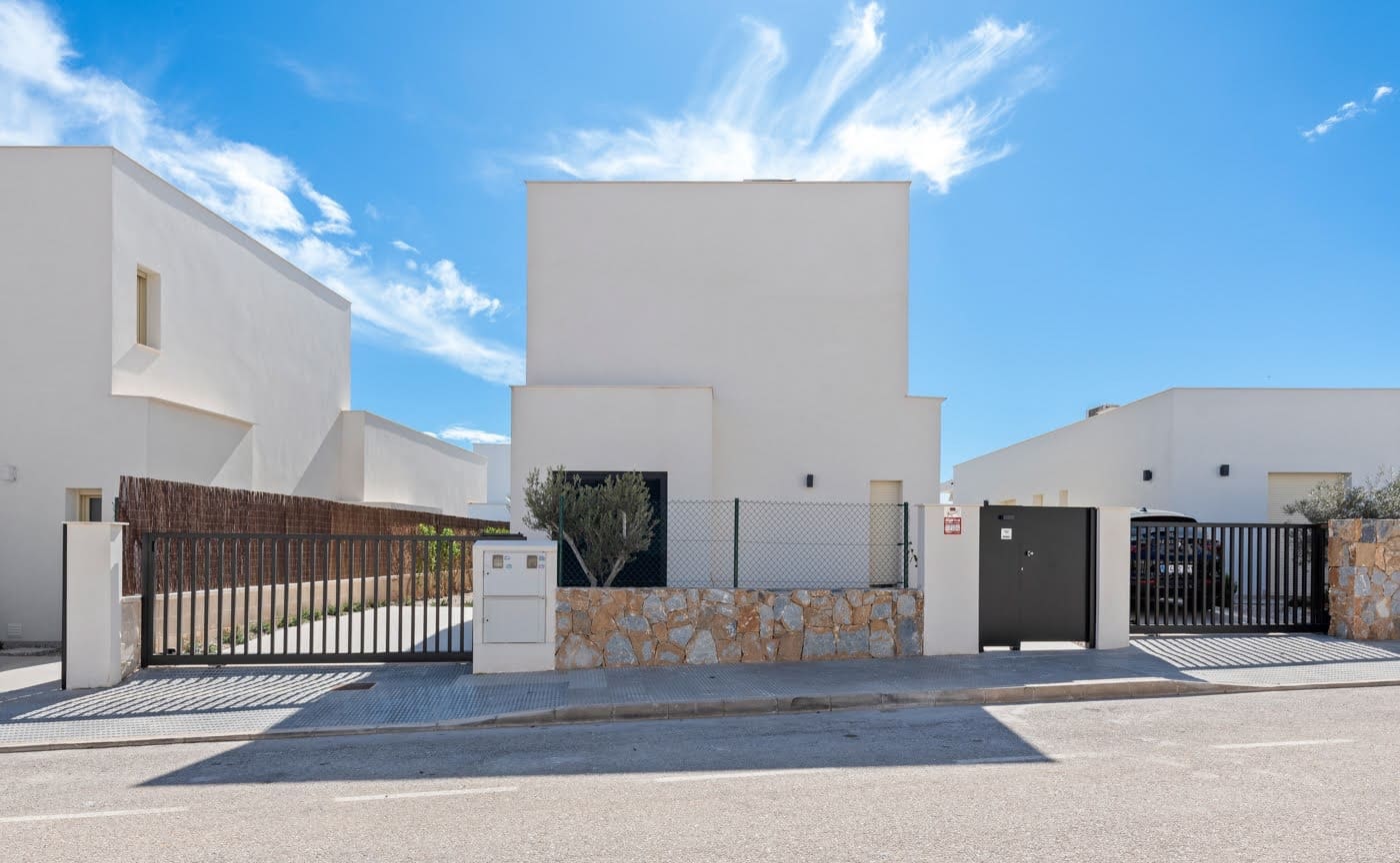 3 bedroom Villa for sale in Los Montesinos with pool - € 535,000 (Ref: 9404055)