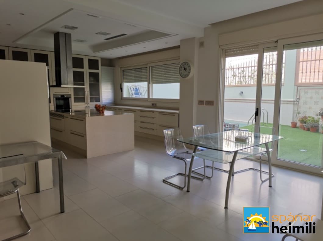 4 bedroom Villa for sale in Orihuela with pool - € 1,200,000 (Ref: 9404060)