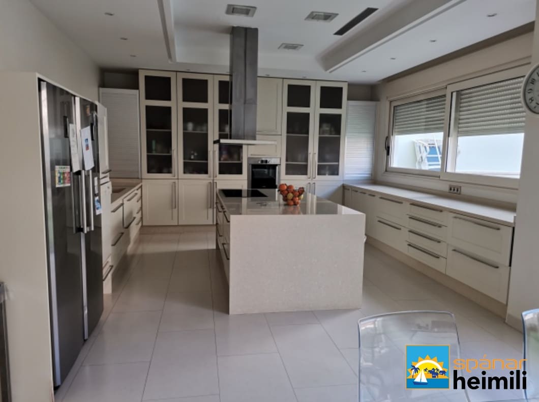 4 bedroom Villa for sale in Orihuela with pool - € 1,200,000 (Ref: 9404060)