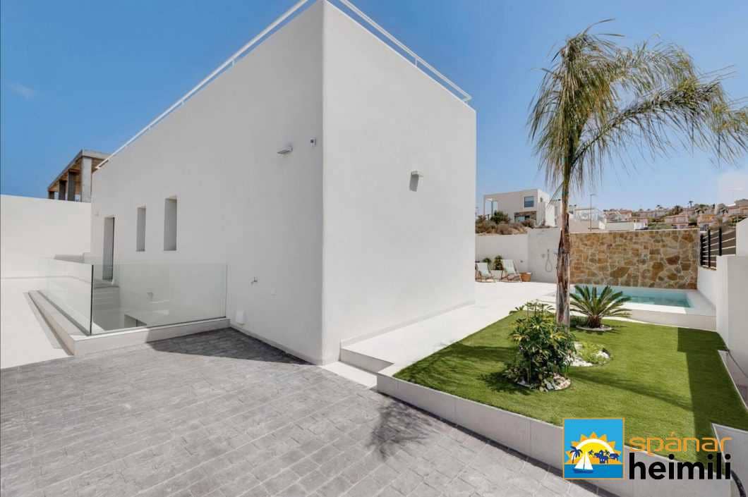 2 slaapkamer Bungalow te koop in Ciudad Quesada met zwembad - € 485.000 (Ref: 9404061)