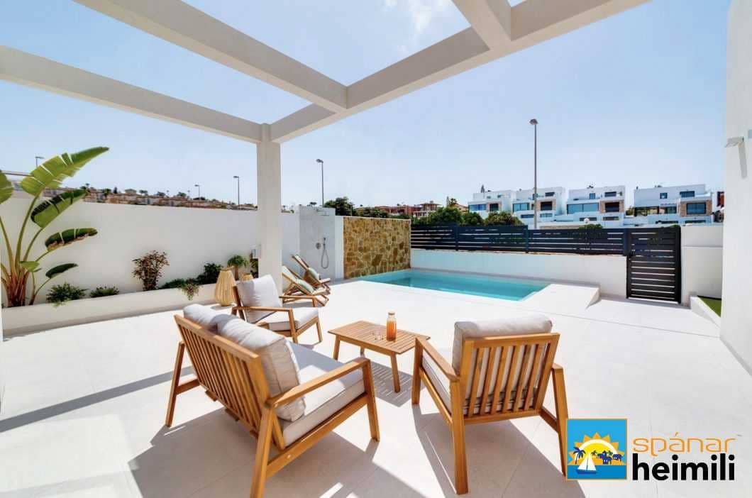 2 slaapkamer Bungalow te koop in Ciudad Quesada met zwembad - € 485.000 (Ref: 9404061)