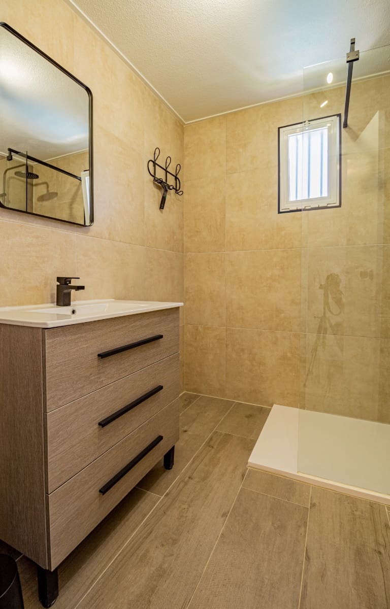 2 bedroom Apartment for sale in Albir with pool - € 293,000 (Ref: 9404074)