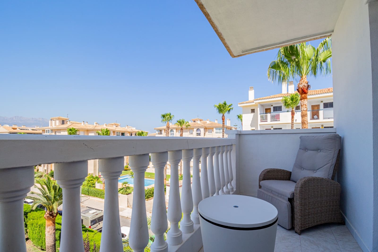 2 bedroom Apartment for sale in Albir with pool - € 293,000 (Ref: 9404074)