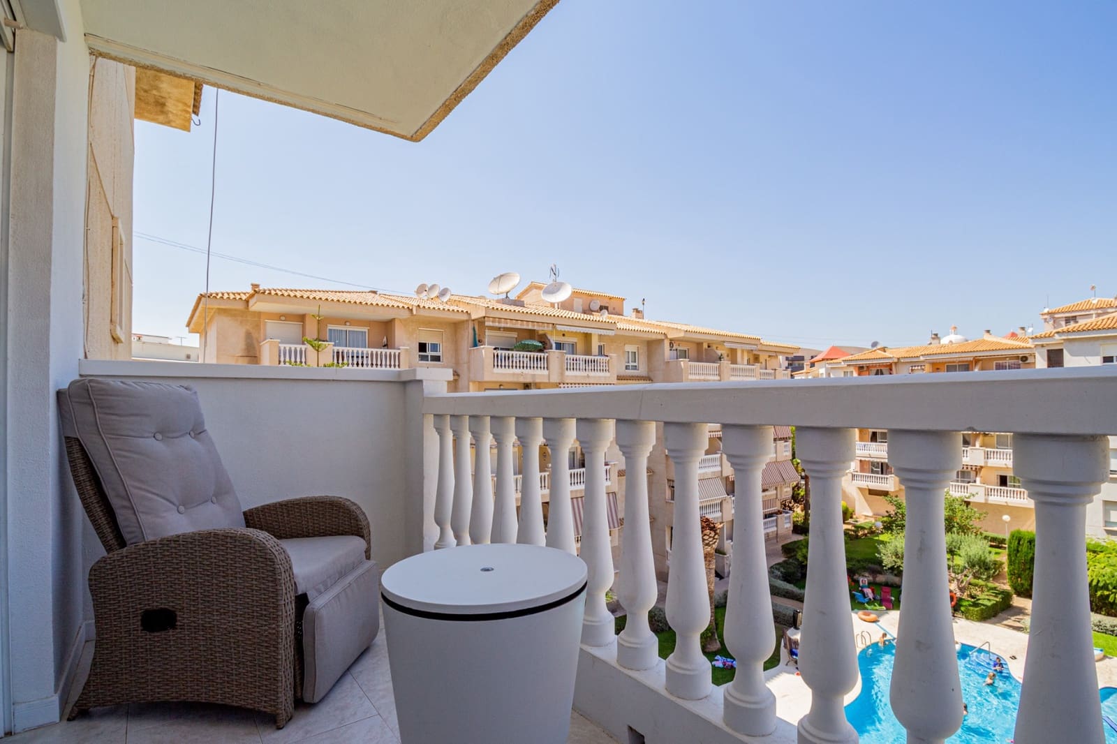 2 bedroom Apartment for sale in Albir with pool - € 293,000 (Ref: 9404074)