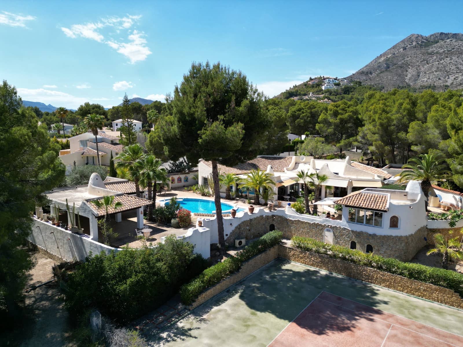 Chalet de 4 habitaciones en Altea en venta con piscina - 1.695.000 € (Ref: 9404087)