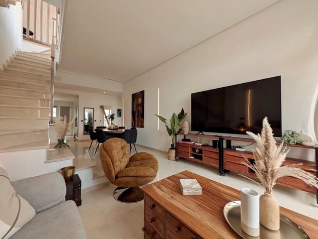 2 bedroom Penthouse for sale in Altea with pool - € 570,000 (Ref: 9404093)