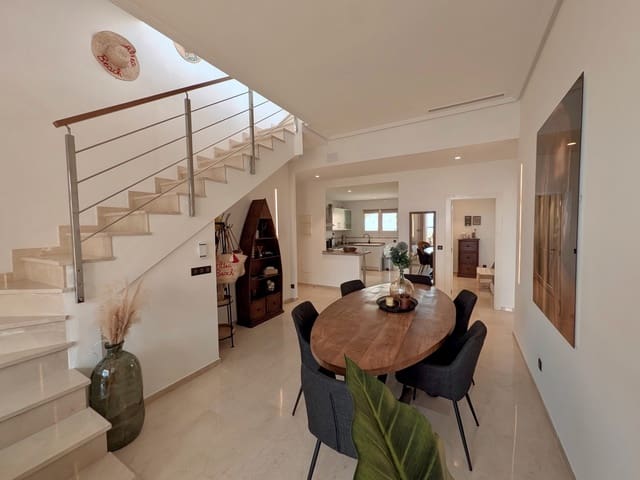 2 bedroom Penthouse for sale in Altea with pool - € 570,000 (Ref: 9404093)