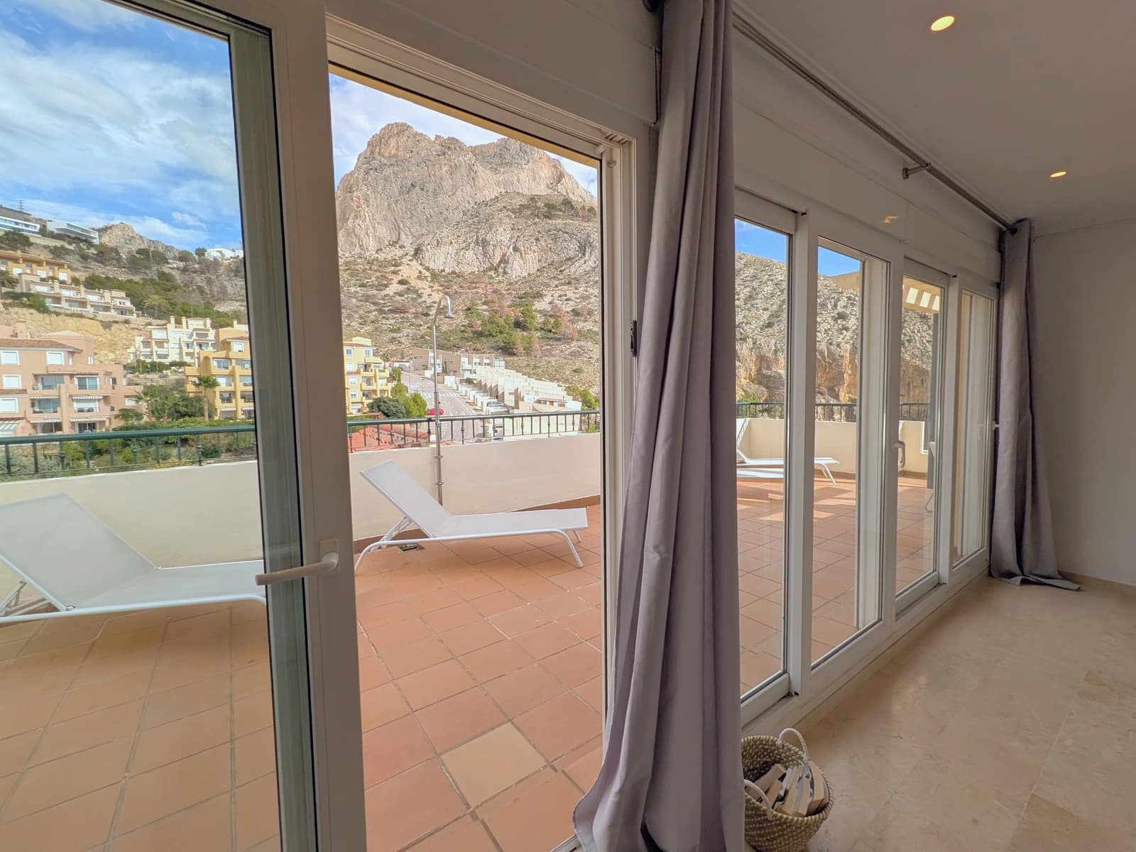 2 bedroom Penthouse for sale in Altea with pool - € 570,000 (Ref: 9404093)