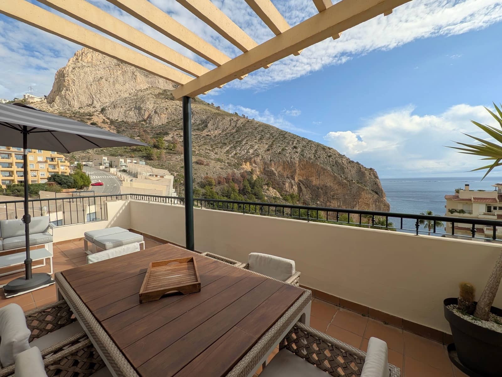 2 bedroom Penthouse for sale in Altea with pool - € 570,000 (Ref: 9404093)