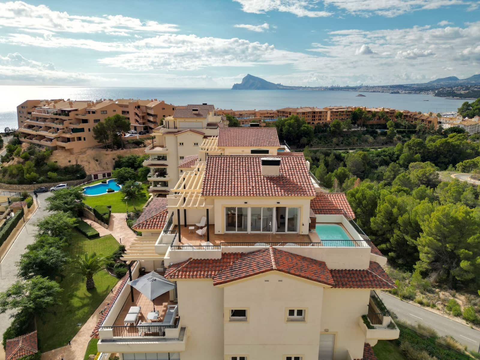 2 bedroom Penthouse for sale in Altea with pool - € 570,000 (Ref: 9404093)