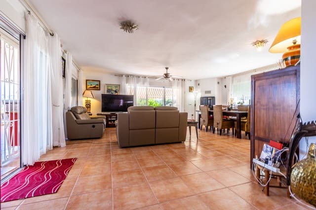 7 makuuhuone Maalaistalo myytävänä paikassa Finestrat mukana uima-altaan - 843 000 € (Ref: 9404098)