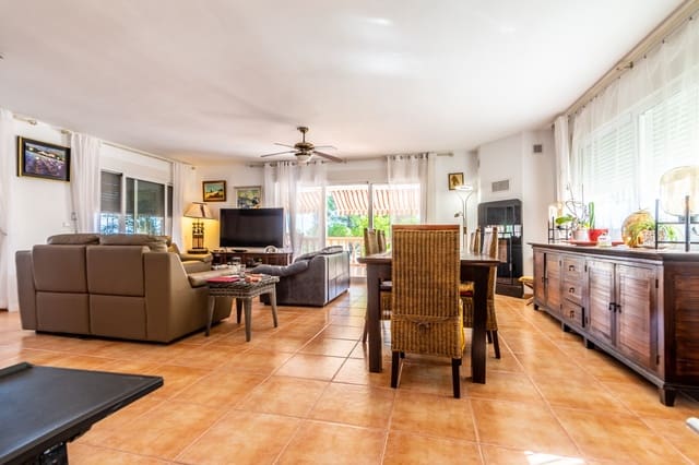 7 makuuhuone Maalaistalo myytävänä paikassa Finestrat mukana uima-altaan - 843 000 € (Ref: 9404098)