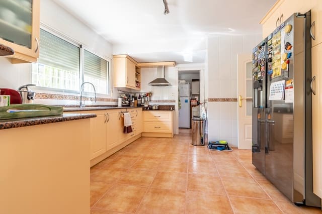 7 makuuhuone Maalaistalo myytävänä paikassa Finestrat mukana uima-altaan - 843 000 € (Ref: 9404098)