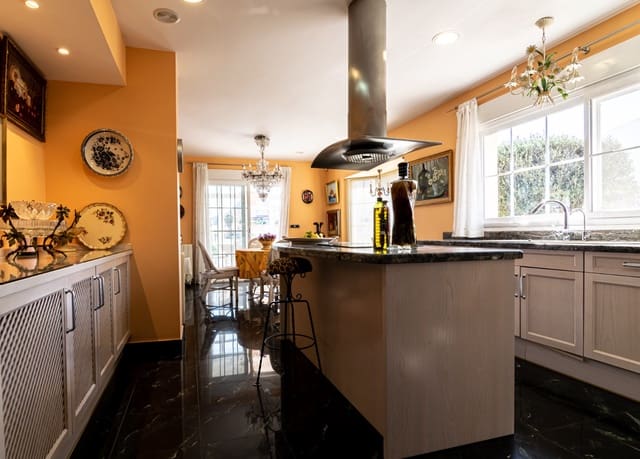 5 sypialnia Willa na sprzedaż w La Nucia z basenem - 699 000 € (Ref: 9404100)