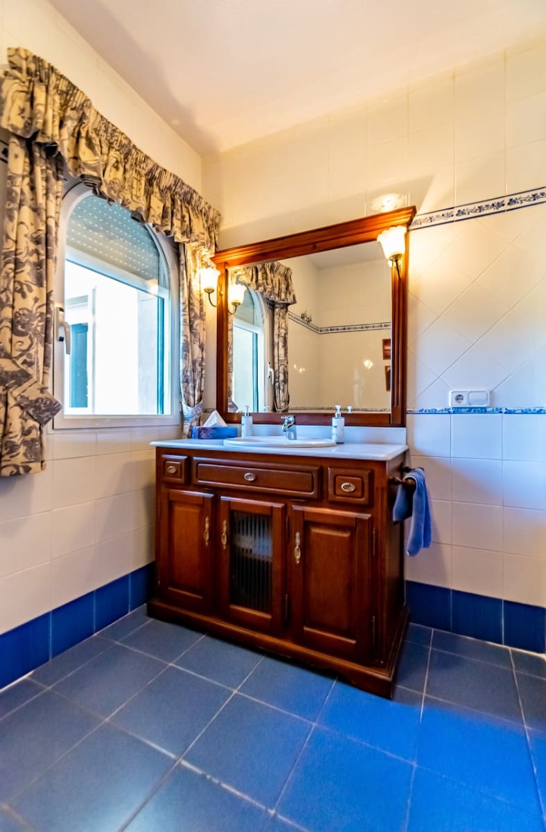 Chalet de 8 habitaciones en Alfaz del Pi / L'Alfàs del Pi en venta con piscina - 2.450.000 € (Ref: 9404101)