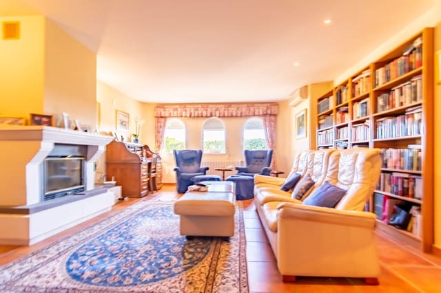 Chalet de 8 habitaciones en Escandinavia - Cautivador, Alfaz del Pi / L'Alfàs del Pi en venta con piscina - 2.450.000 € (Ref: 9404101)