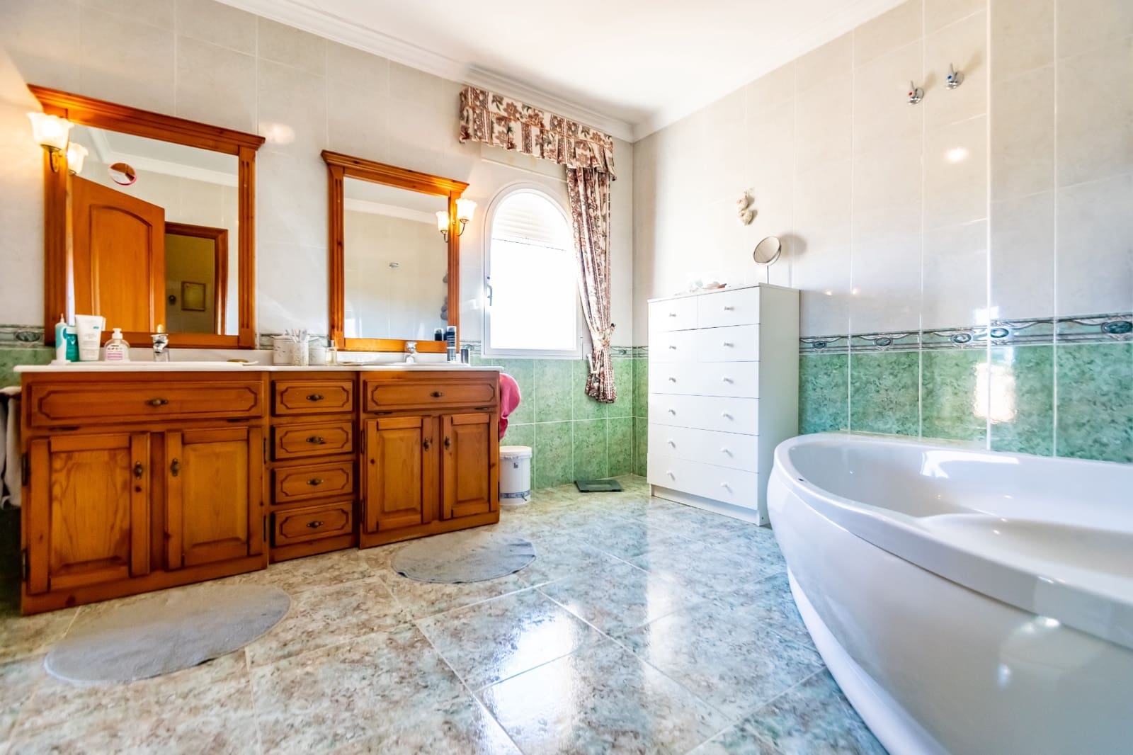 Chalet de 8 habitaciones en Alfaz del Pi / L'Alfàs del Pi en venta con piscina - 2.450.000 € (Ref: 9404101)