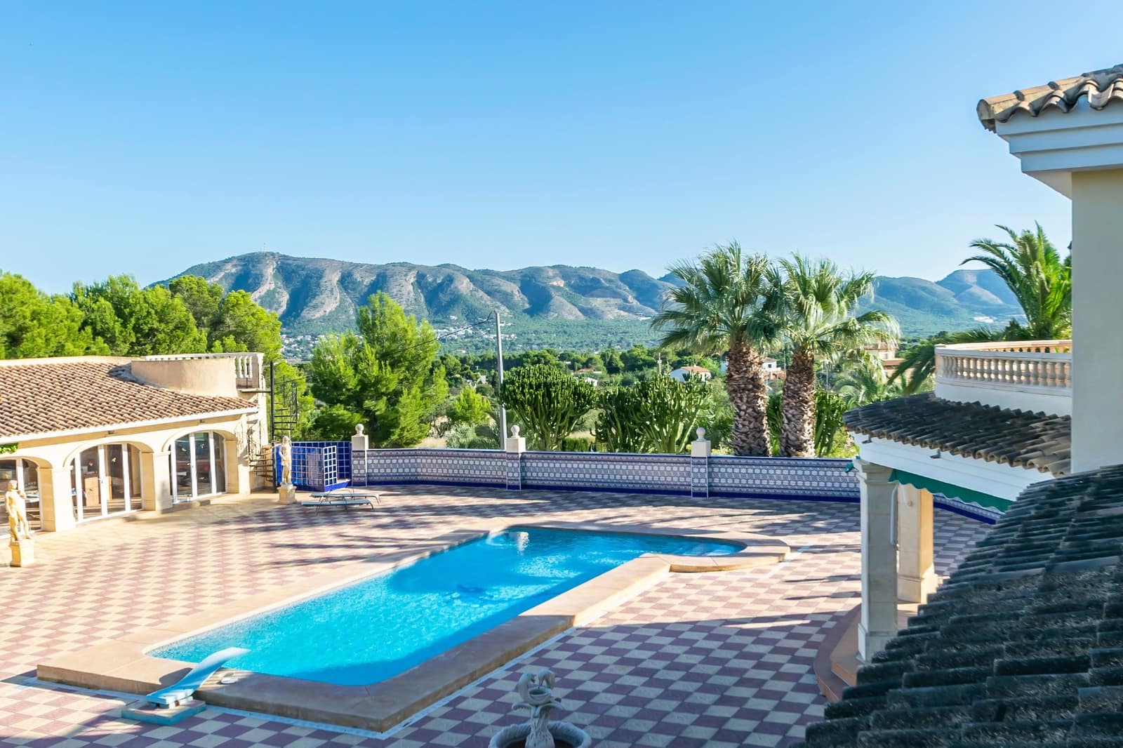 Chalet de 8 habitaciones en Alfaz del Pi / L'Alfàs del Pi en venta con piscina - 2.450.000 € (Ref: 9404101)