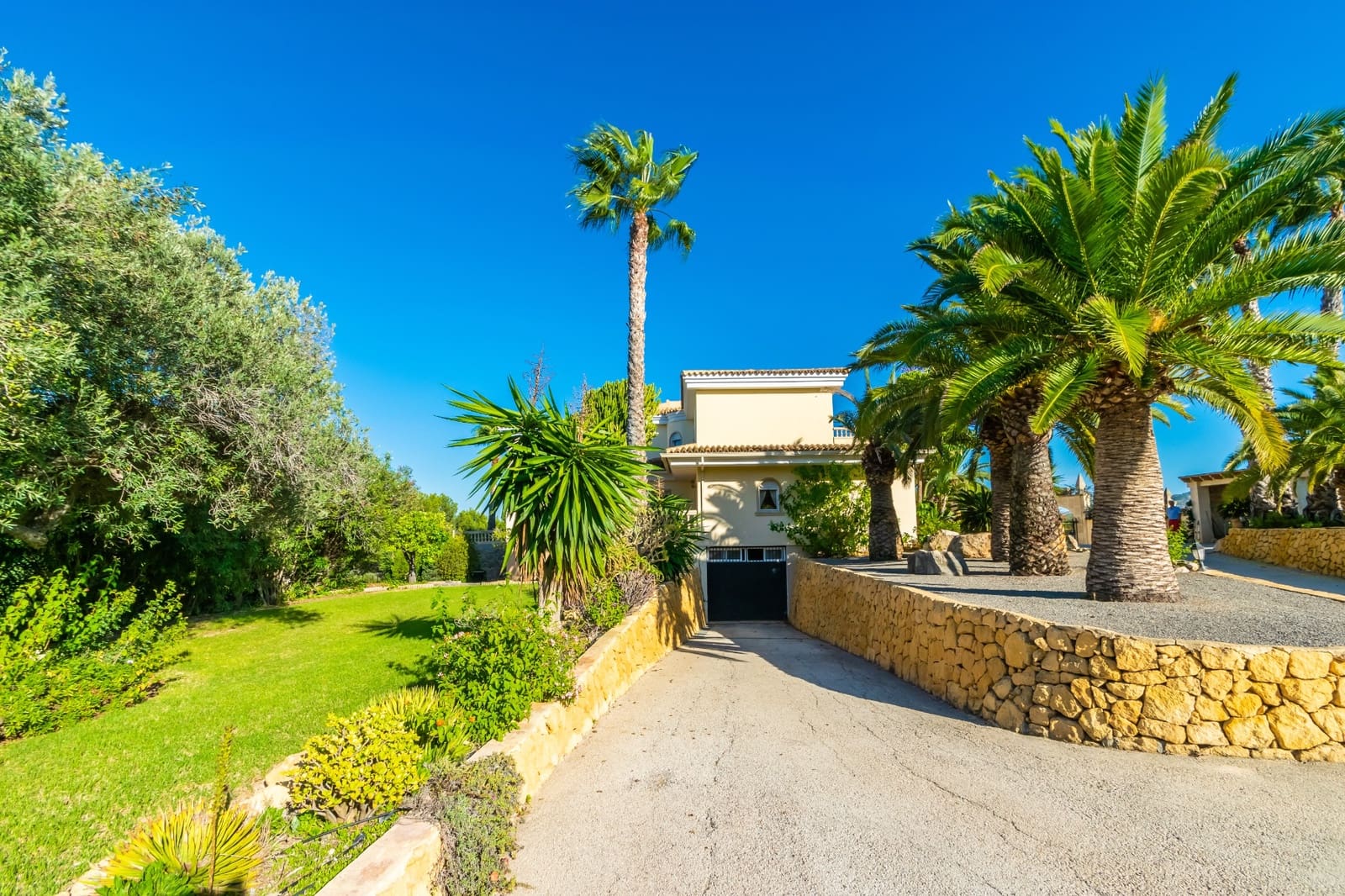 Chalet de 8 habitaciones en Alfaz del Pi / L'Alfàs del Pi en venta con piscina - 2.450.000 € (Ref: 9404101)