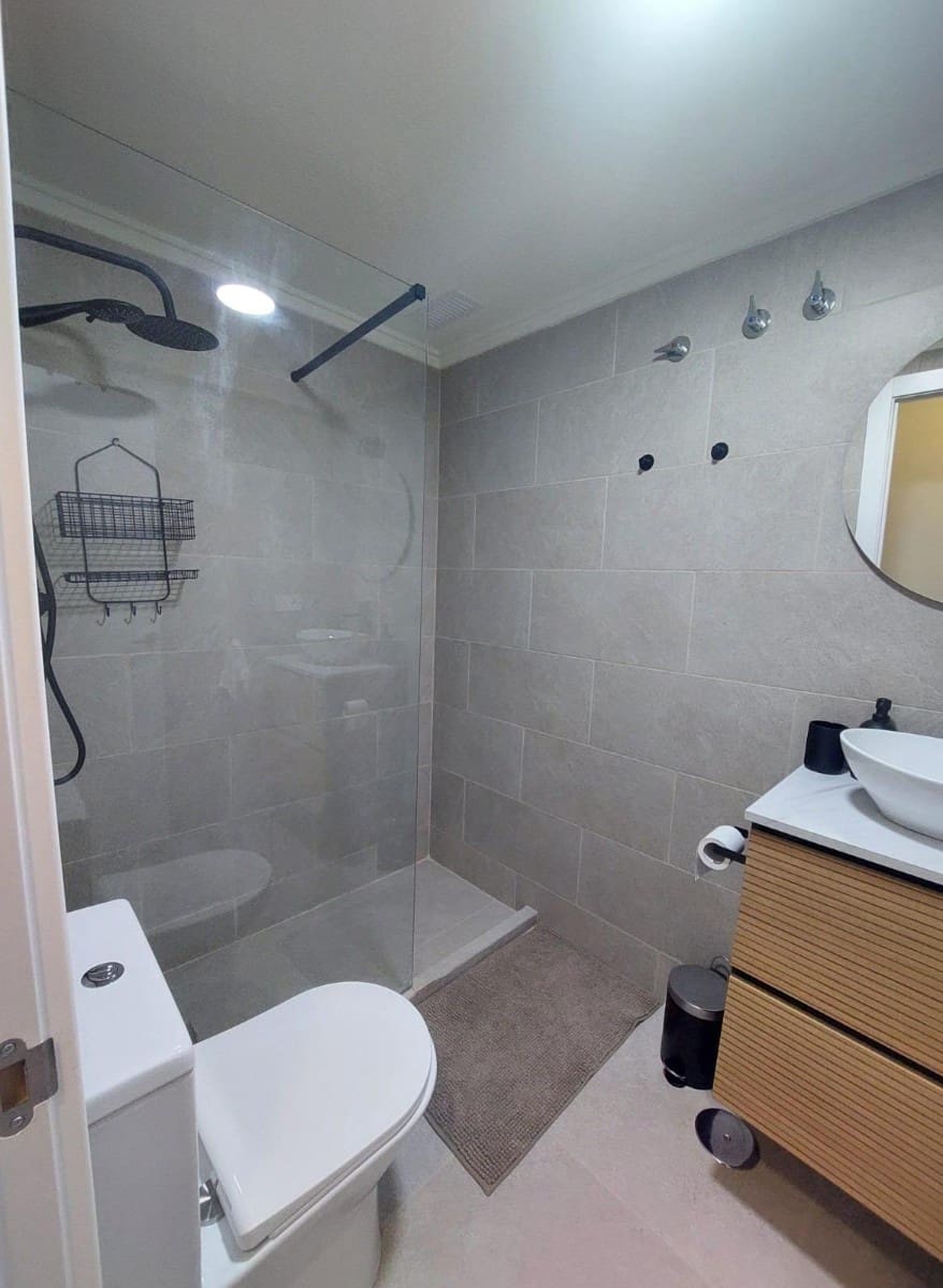 Apartamento de 2 habitaciones en Villamartin en venta con piscina - 169.000 € (Ref: 9404106)