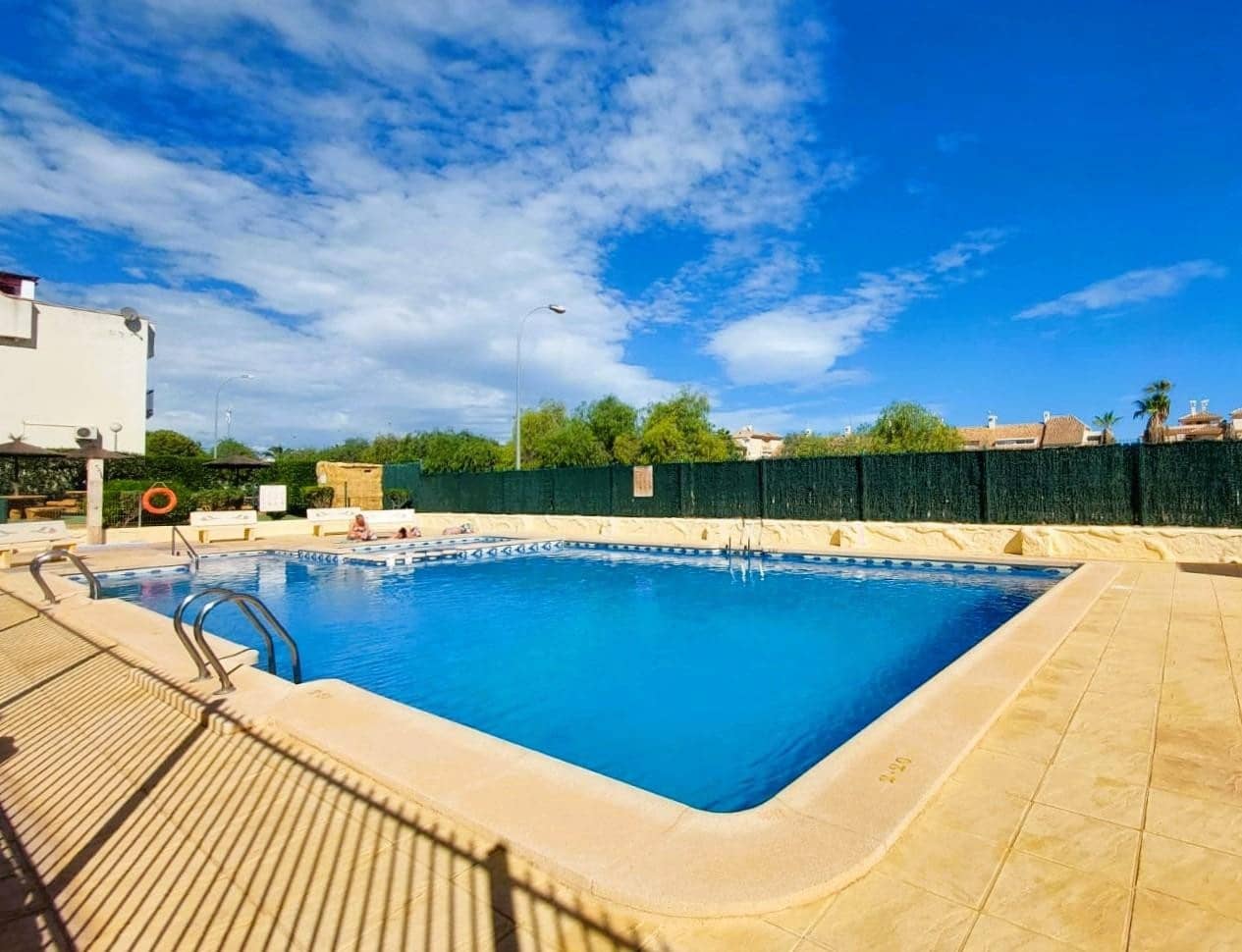 Apartamento de 2 habitaciones en Villamartin en venta con piscina - 169.000 € (Ref: 9404106)