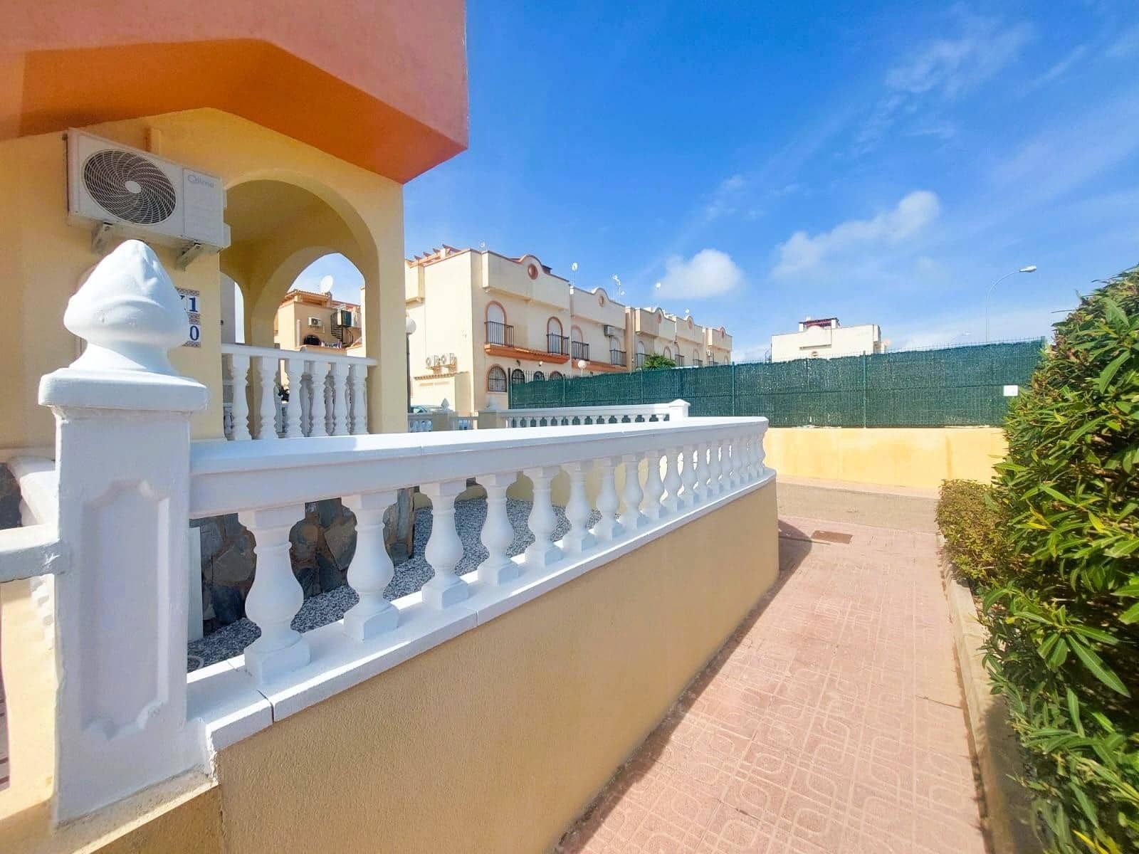 Apartamento de 2 habitaciones en Villamartin en venta con piscina - 169.000 € (Ref: 9404106)