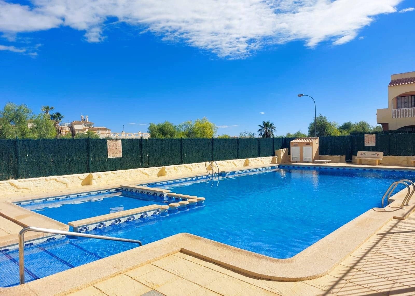 Apartamento de 2 habitaciones en Villamartin en venta con piscina - 169.000 € (Ref: 9404106)