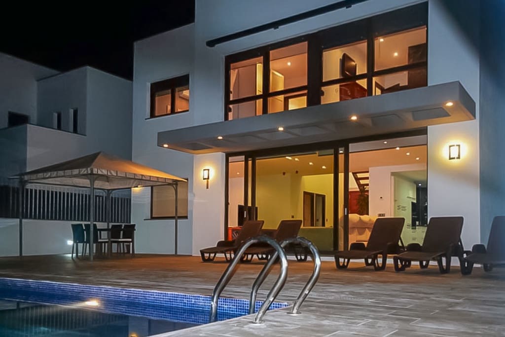 3 makuuhuone Huvila myytävänä paikassa Benissa mukana uima-altaan - 690 000 € (Ref: 9404134)