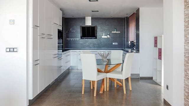 3 makuuhuone Huvila myytävänä paikassa Benissa mukana uima-altaan - 690 000 € (Ref: 9404134)