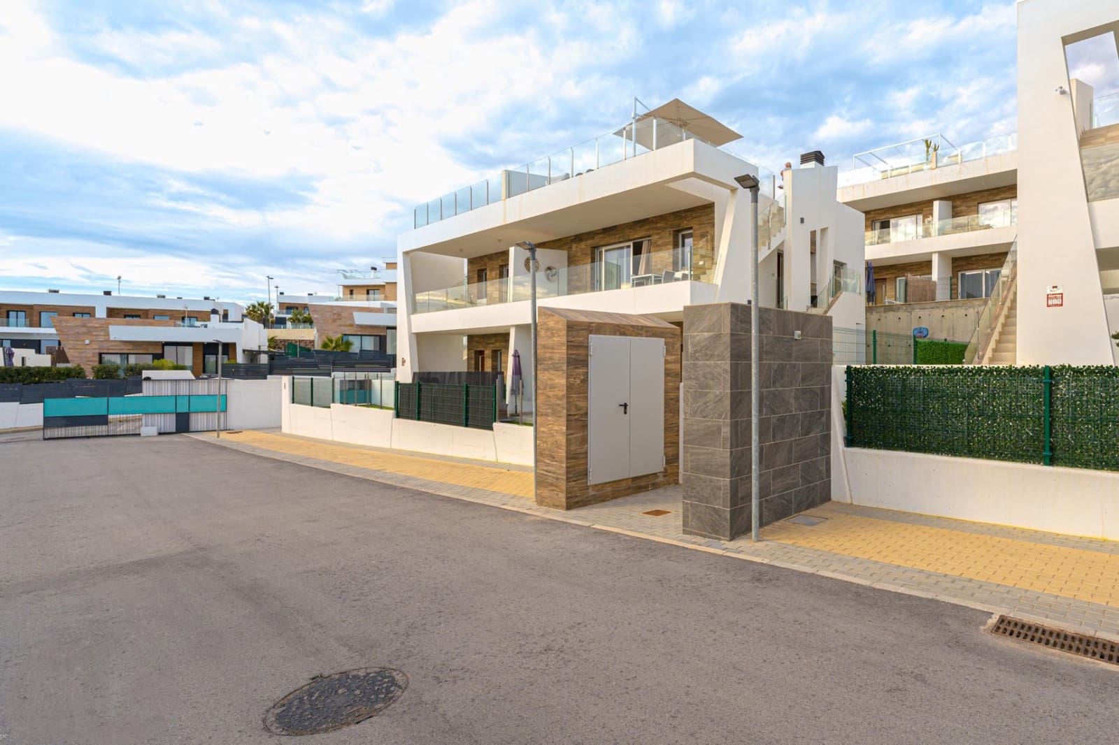 2 bedroom Apartment for sale in Finestrat with pool - € 290,000 (Ref: 9404138)