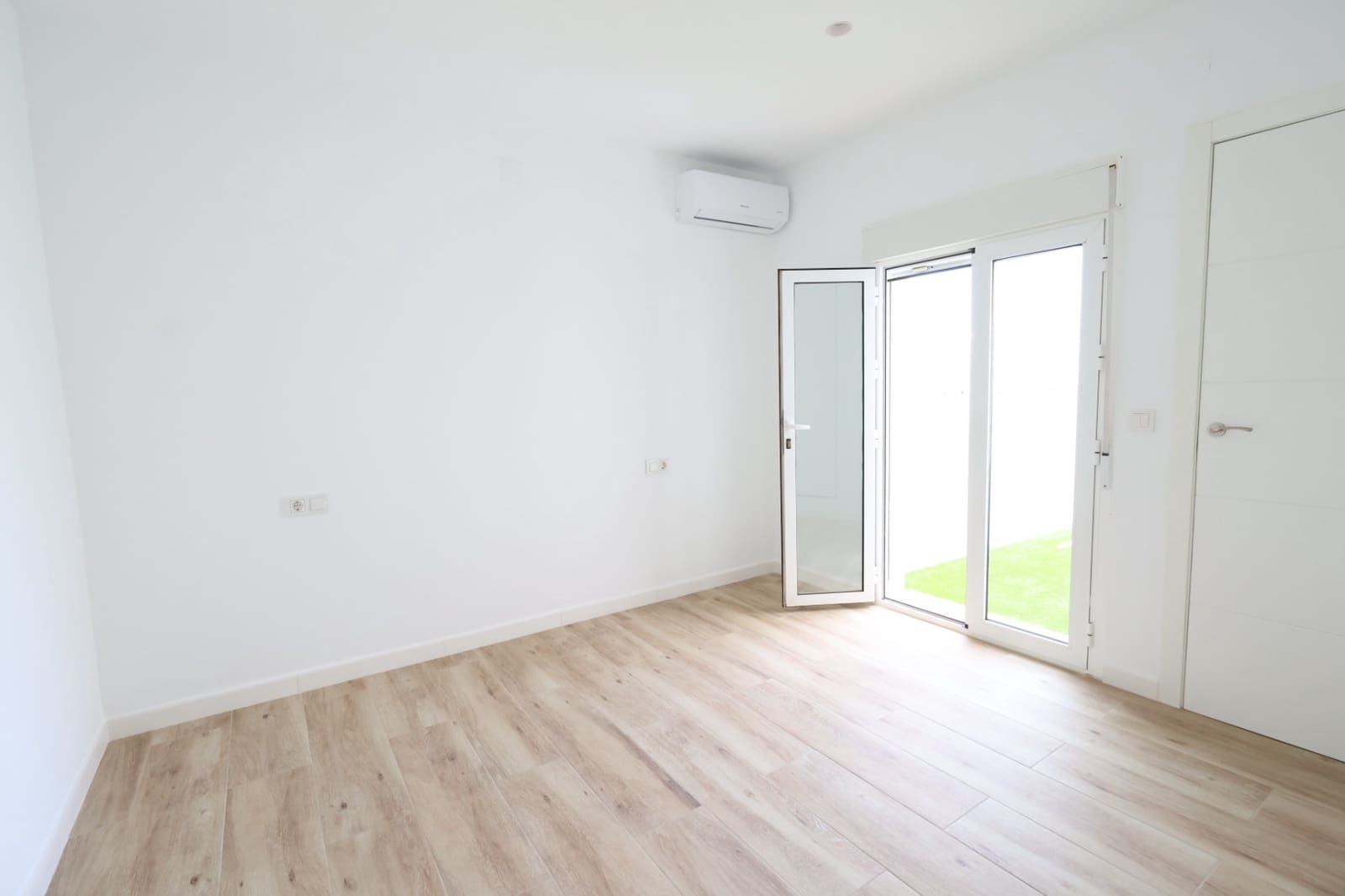 3 bedroom Villa for sale in Torrevieja with pool - € 359,000 (Ref: 9404163)