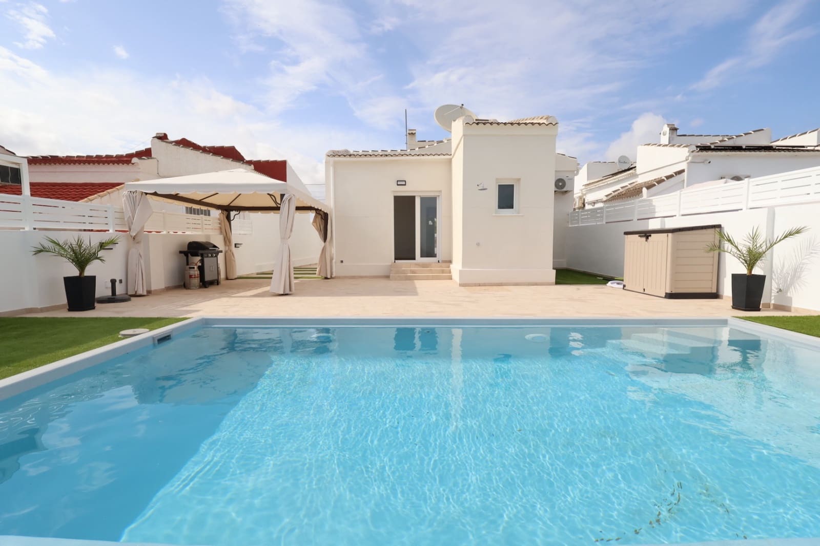 3 bedroom Villa for sale in Torrevieja with pool - € 359,000 (Ref: 9404163)
